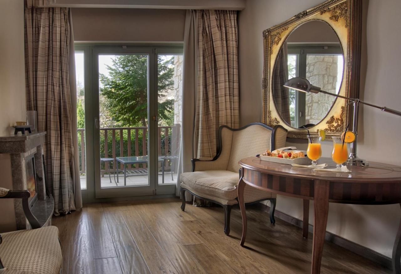 Aegli Arachova Hotell Eksteriør bilde